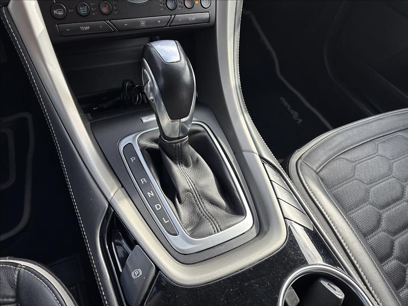 Ford Mondeo 2,0 HEV Vignale 103kW - fotka 32 z 45