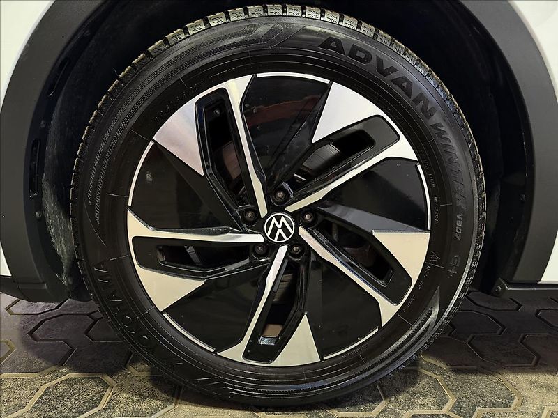 Volkswagen ID.5 150kW PRO PERF. PANO TČ MATRIX - fotka 43 z 46