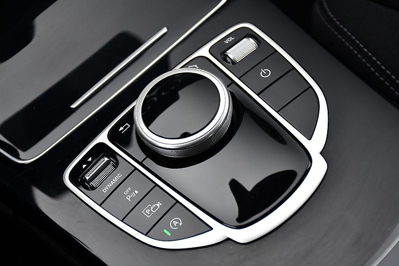 Mercedes-Benz Třídy C 200d PRAV. SERVIS MB 2xPNEU - fotka 35 z 55