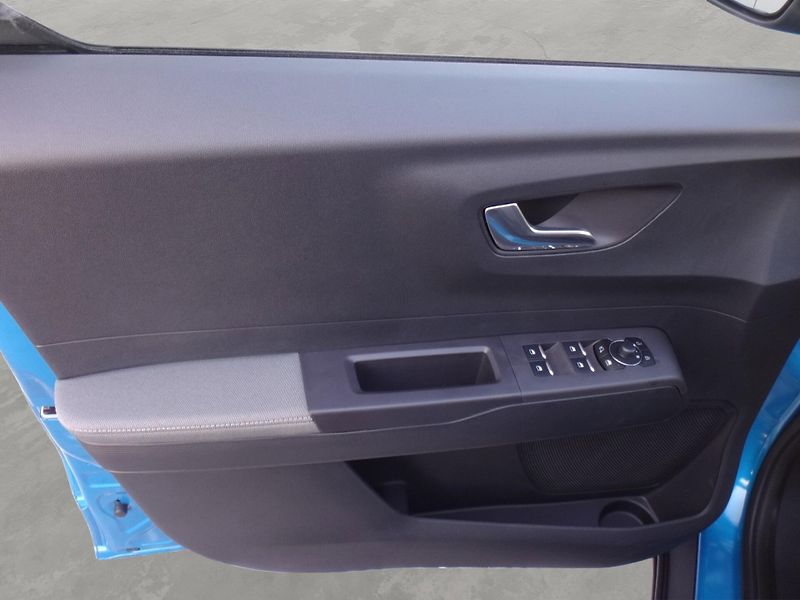Ford Tourneo Courier (2025) Titanium 43kWh 100kW 136k EV - fotka 12 z 30
