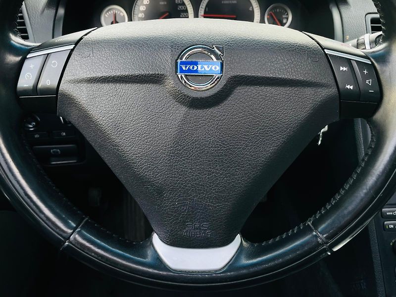 Volvo XC90 2.4 D5 4x4 AUT SERVISKA TAŽNÉ - fotka 27 z 49