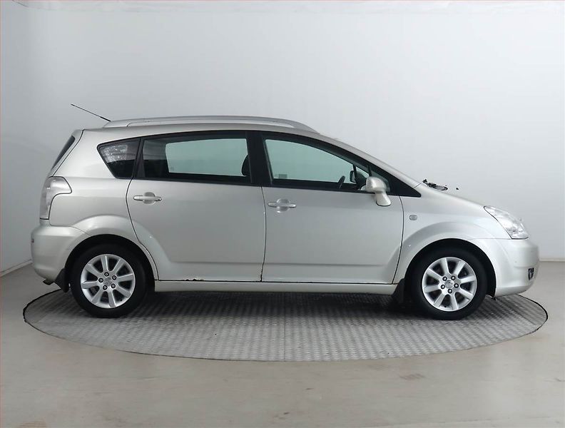 Toyota Corolla Verso (2005) 2.2 D-4D, nová STK, Tažné - fotka 6 z 17