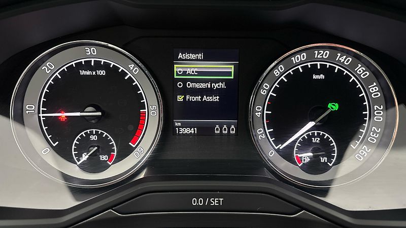 Škoda Superb 2.0 TDI DSG Style Combi - fotka 10 z 28