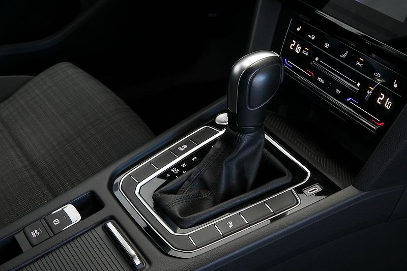 Volkswagen Passat 2.0TDI 110kW DSG Tažné Kamera - fotka 19 z 30