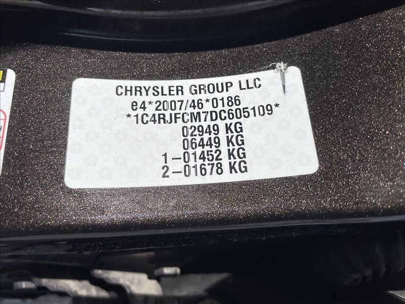 Jeep Grand Cherokee 3,0 CRDi 177kw Overland Pano T - fotka 27 z 35