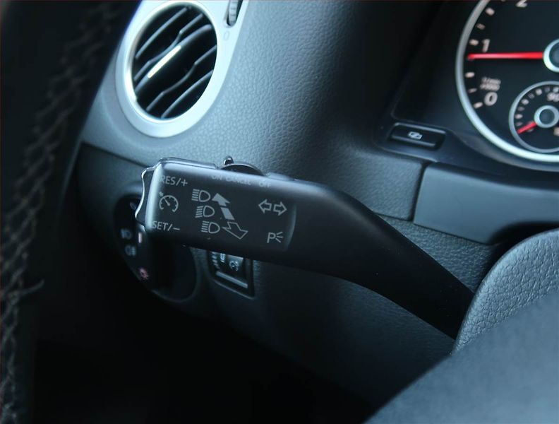 Volkswagen Tiguan (2010) 2.0 TDI, 4X4, ČR,1.maj - fotka 17 z 21