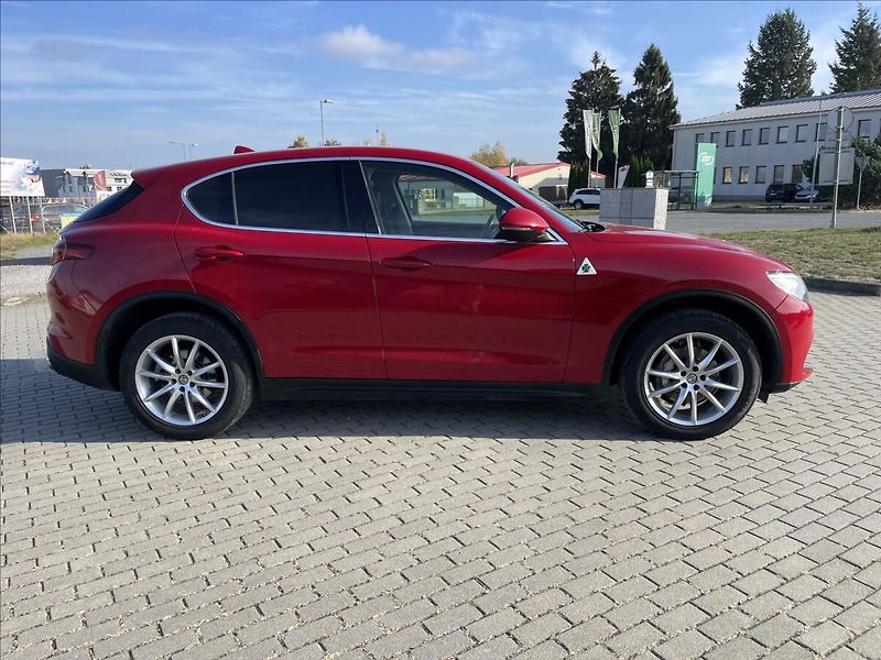 Alfa Romeo Stelvio 2,0 Turbo 280k Q4 AT8 4x4 Tažn - fotka 5 z 30