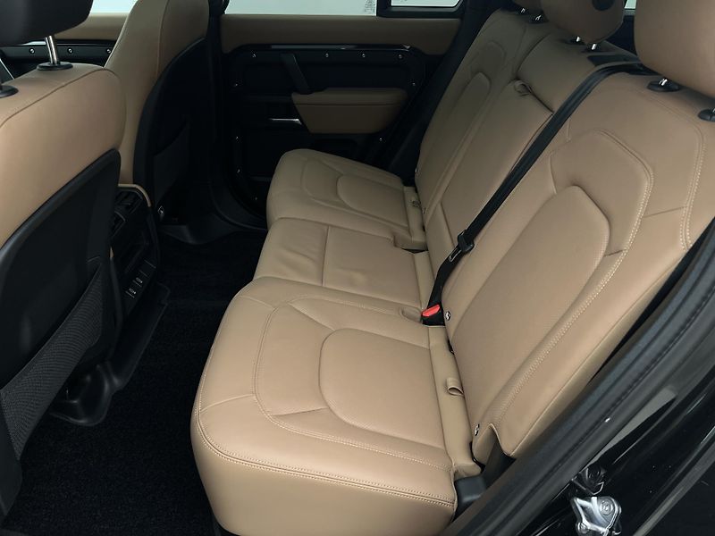 Land Rover Defender 110 D350 X-DYNAMIC HSE 1. maj. - fotka 6 z 50