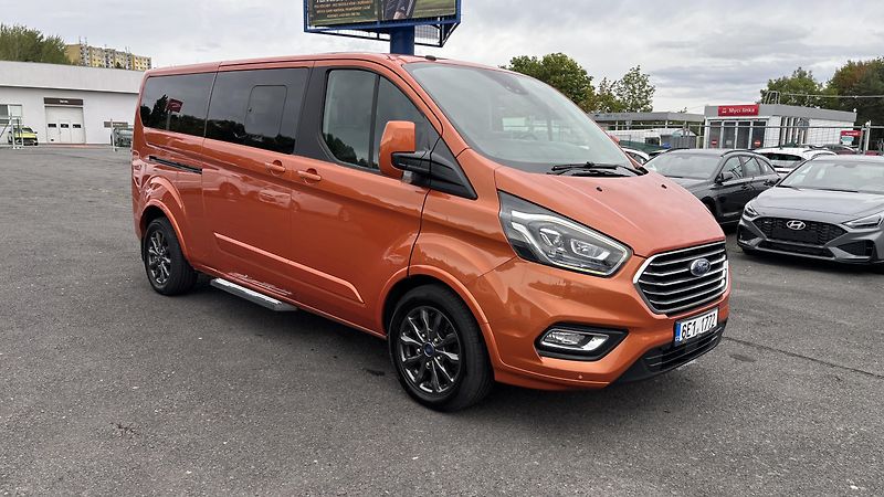 Ford Tourneo Custom (2019) 2.0L Ecoblue - fotka 2 z 29