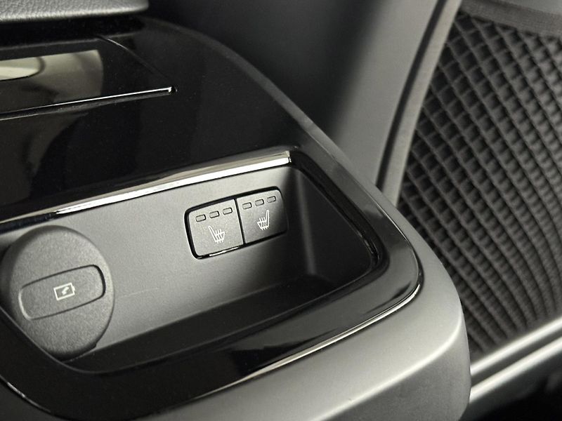 Volvo V60 T6 AWD*Recharge*KeyLess*Tažné - fotka 34 z 39