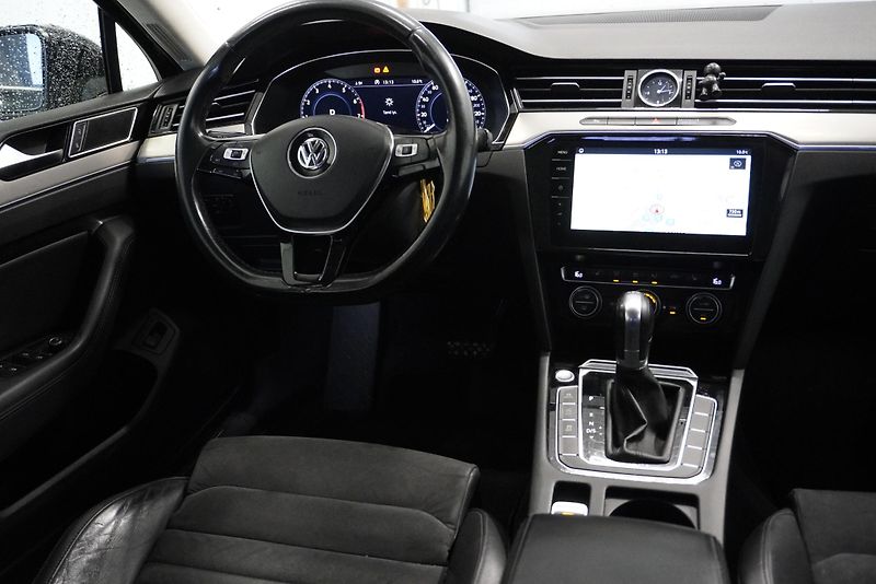 Volkswagen Passat 2,0 TSI 162kW DIGITAL, AUTOMAT - fotka 23 z 28