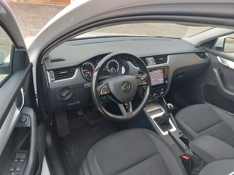 Škoda Octavia 1,6 TDi 85kw Ambition ČR Nav. - fotka 11 z 18