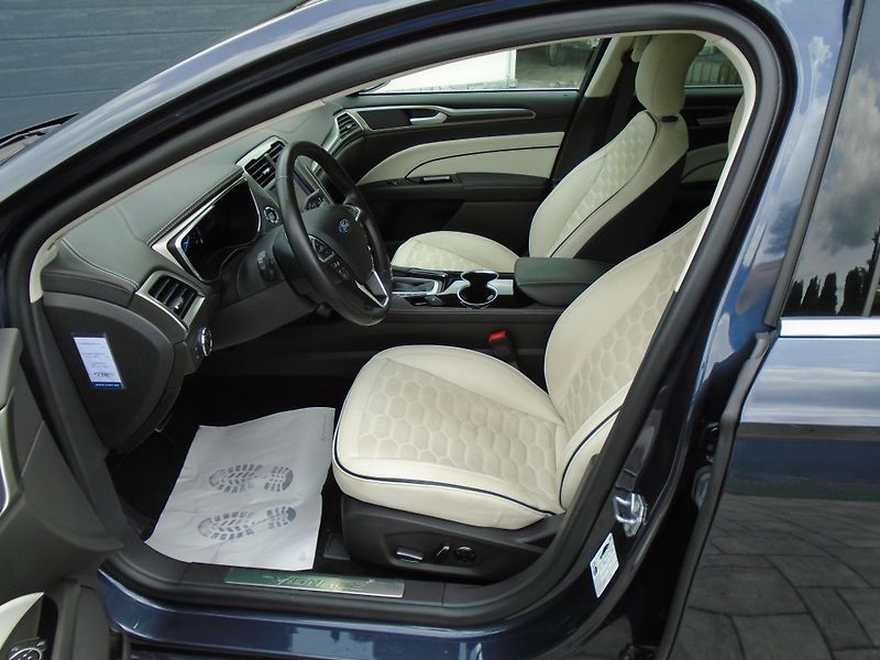 Ford Mondeo 2.0HYBRID 187PS VIGNALE ecvT - fotka 15 z 41
