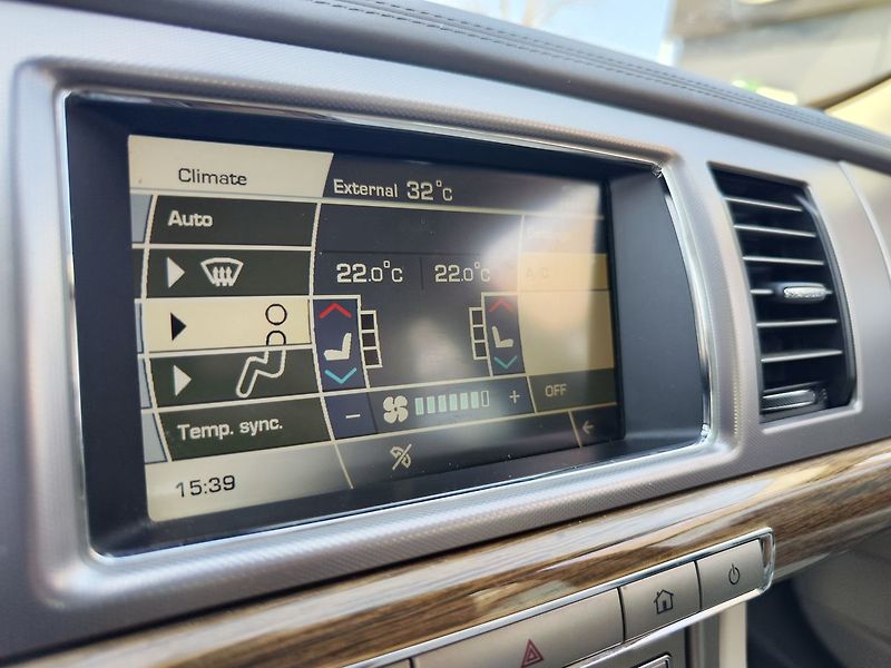 Jaguar XF 3.0/202kW V6 - fotka 17 z 31