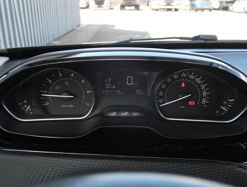 Peugeot 2008 (2018) Active 1.2 PureTech - fotka 11 z 21