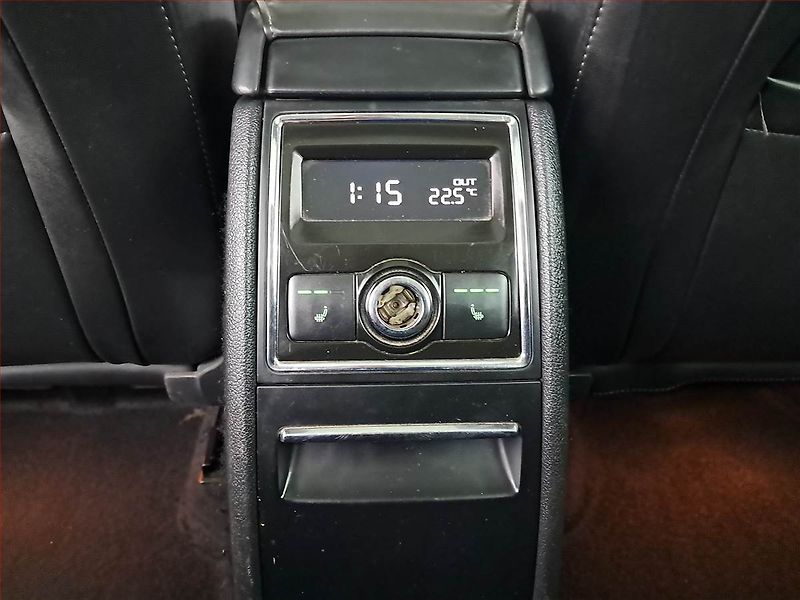 Škoda Superb (2012) 2.0 TDI, 4X4, levný provoz - fotka 15 z 22