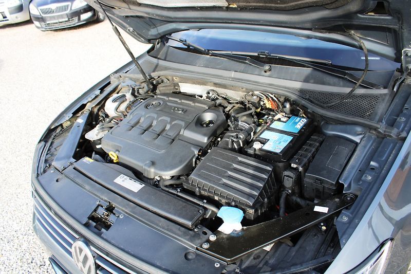 Volkswagen Passat (2017) 2,0TDI HIGHLINE XENONY ALUKOLA - fotka 17 z 17