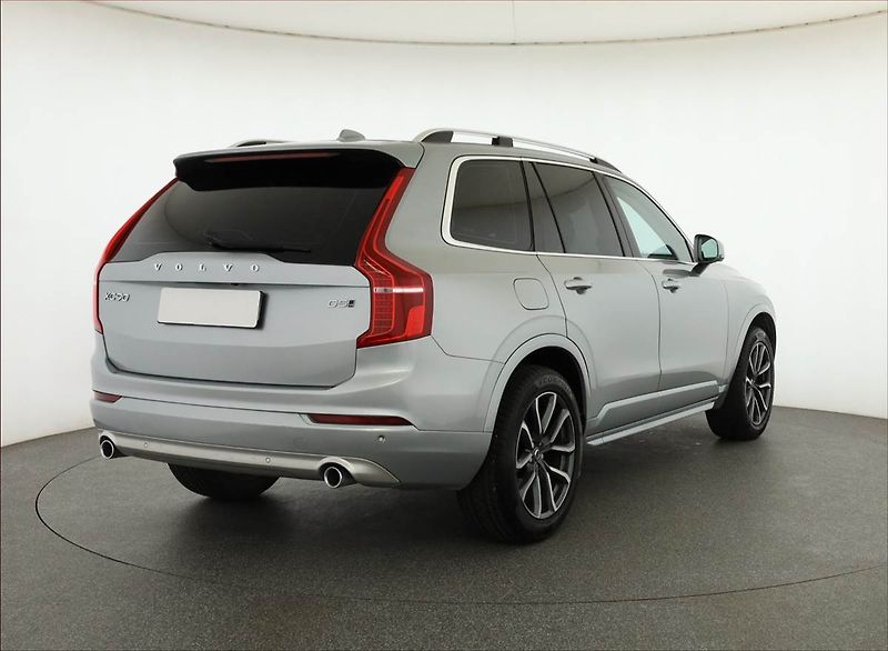 Volvo XC90 (2018) D5 AWD - fotka 5 z 21