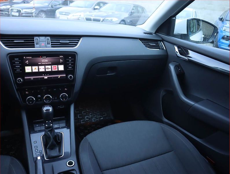 Škoda Octavia (2018) 2.0 TDI, Automat, Serv.kniha - fotka 8 z 20