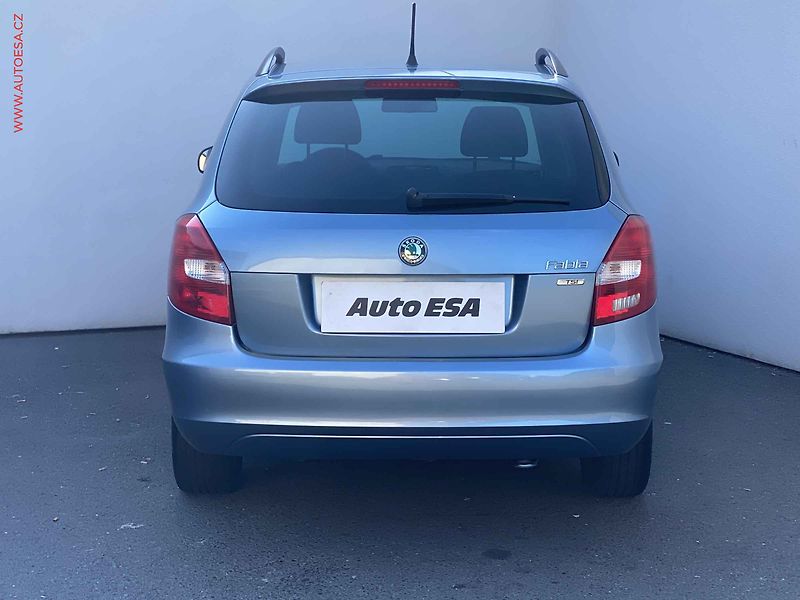 Škoda Fabia (2011) 1.2 TSI, ČR, Ambiente - fotka 5 z 13