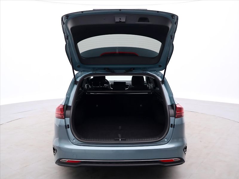 Kia Ceed SW 1,5 T-GDI 117kW GT-Line CZ DPH - fotka 9 z 38