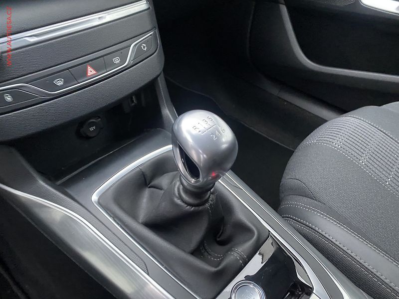 Peugeot 308 (2019) 1.5 HDi, Allure, navi - fotka 15 z 18