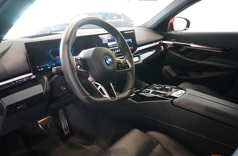 BMW i5 eDrive40 Touring M 360k Tažné - fotka 3 z 13