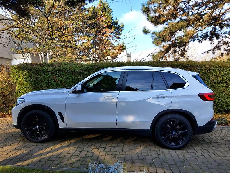 BMW X5 (2019) 30d xDr. 195kW ČR - fotka 3 z 28