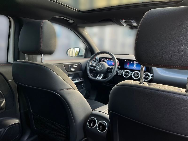 Mercedes-Benz GLA 220 d 4MATIC AMG Line - fotka 17 z 18