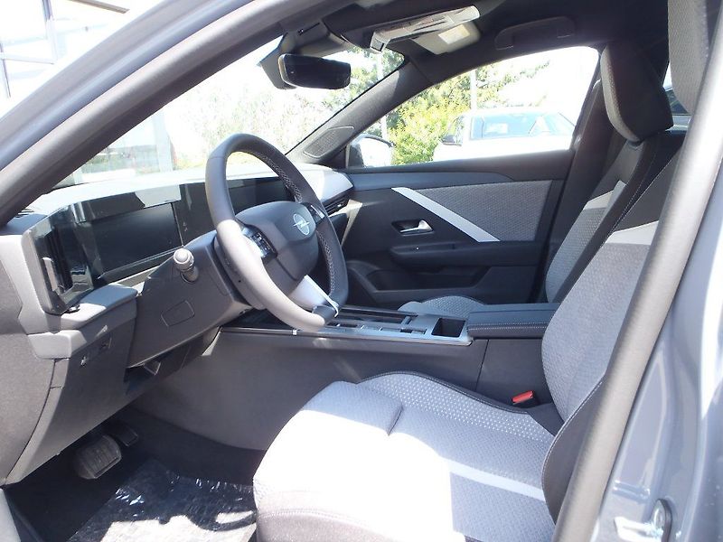 Opel Astra ST Edition Hybrid 1.2 Turbo - fotka 9 z 34