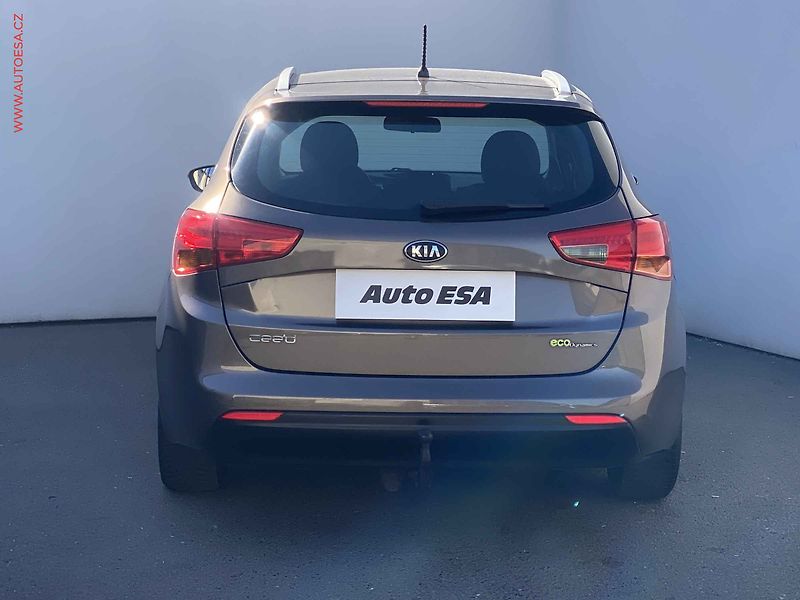 Kia Ceed (2013) 1.6 GDi, AC, TZ - fotka 5 z 16