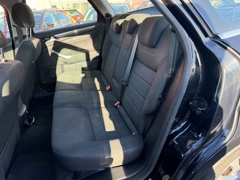 Ford Mondeo (2011) 2.0 TDCi, Titanium - fotka 10 z 16