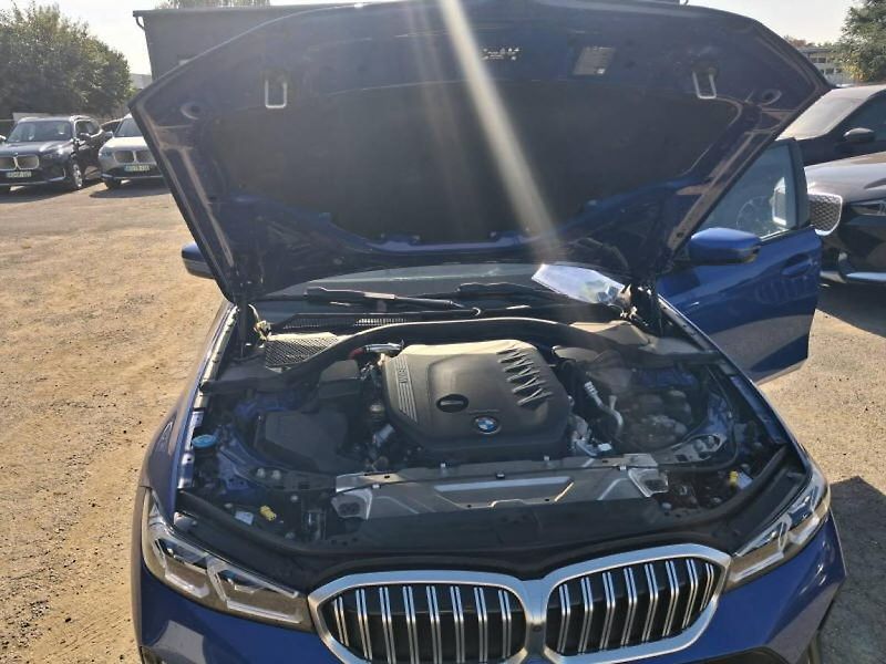BMW Řada 3 330d xDrive Touring - fotka 13 z 17