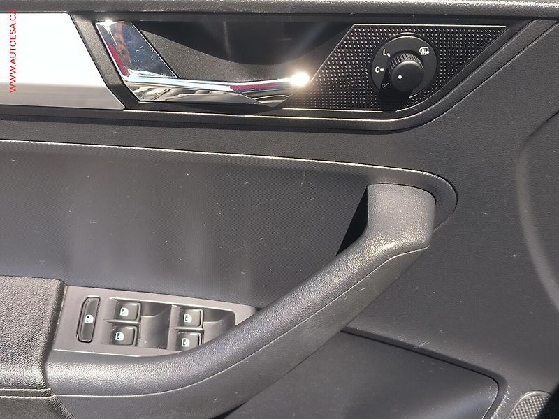 Škoda Rapid (2018) 1.0 TSI, ČR, AC, výhřev sed - fotka 15 z 16