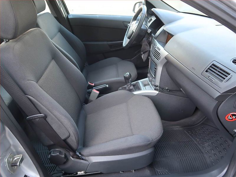 Opel Astra (2012) 1.6 16V, Tempomat - fotka 9 z 18