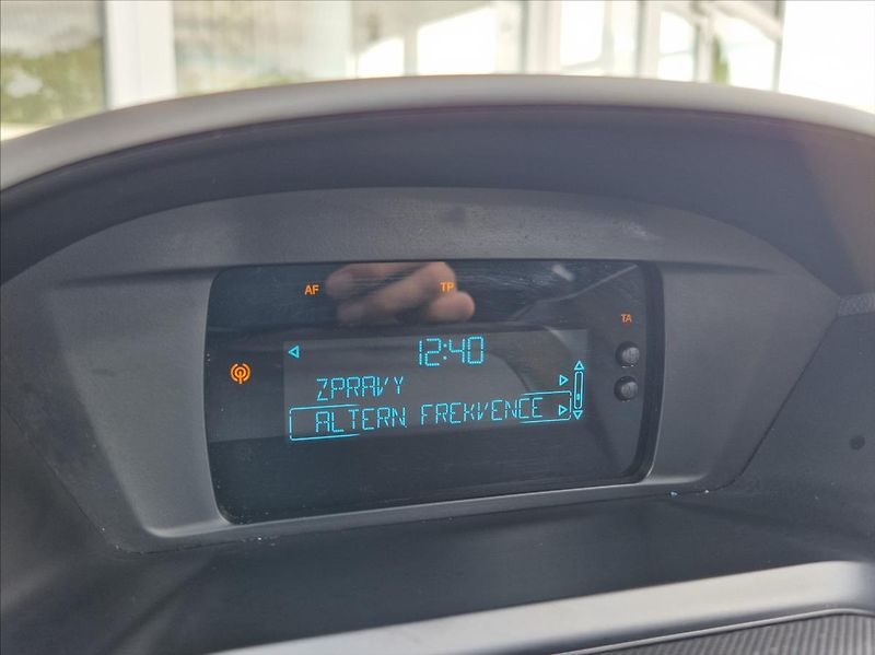Ford Kuga 1,5 i EB 88kW AC VÝHŘEV NOVSTK - fotka 29 z 36