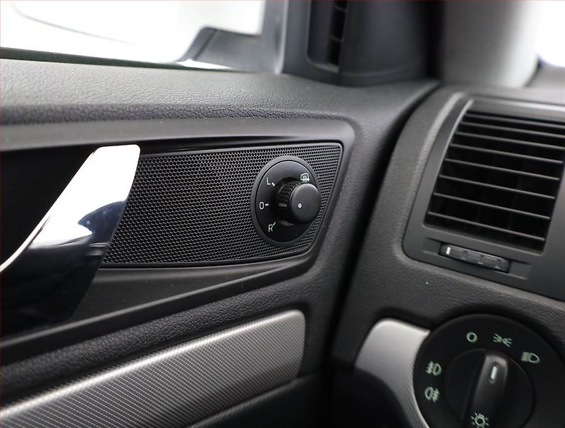 Škoda Octavia (2012) 1.6 TDI, Serv.kniha, Tempomat - fotka 15 z 16
