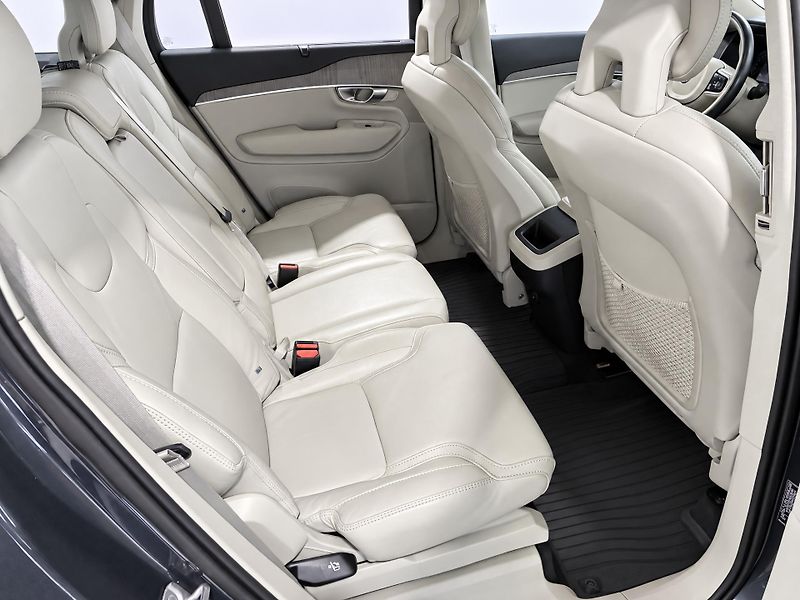 Volvo XC90 2,0 B5 173kW CZ 4X4 DPH Inscri - fotka 13 z 30