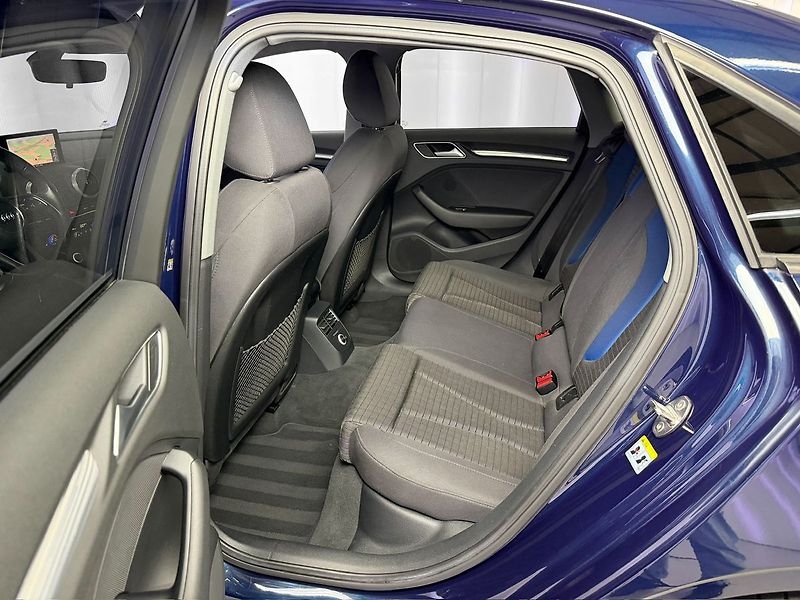 Audi A3 1.6 TDI LIMOUSINE SPORT, NAVIG - fotka 11 z 20