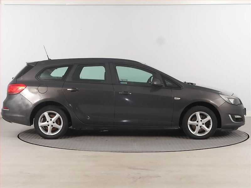 Opel Astra (2013) 1.7 CDTI, po STK, slušný stav - fotka 6 z 15