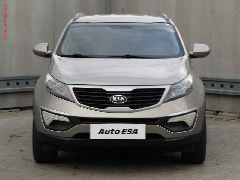 Kia Sportage (2011) 1.7CRDi, 2.maj,ČR, AC, tažné - fotka 2 z 18