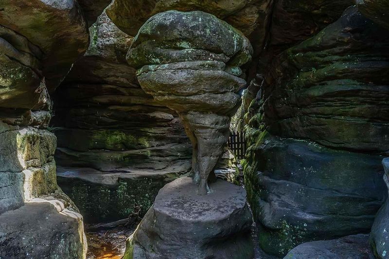 Bludné skály jsou neobvyklé geologické skalní útvary nacházející se těsně u hranic mezi Polskem a Českou republikou.