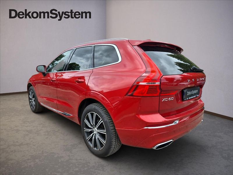 Volvo XC60 2,0 B5 AWD benzin Inscription - fotka 4 z 17