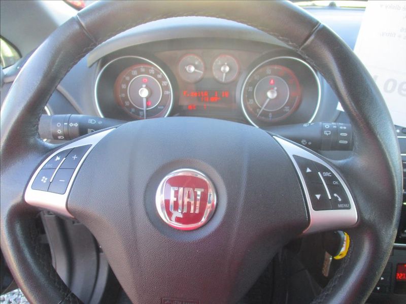 Fiat Punto 1,2 i, aut.klima,servis,1.maj, - fotka 21 z 33