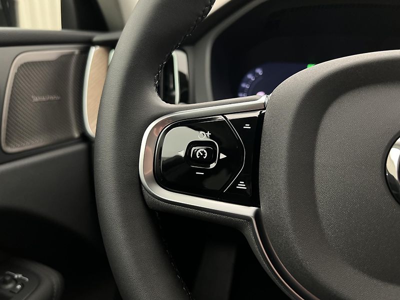 Volvo XC60 (2026) T6 AWD RECHARGE DARK PLUS AUT - fotka 20 z 45