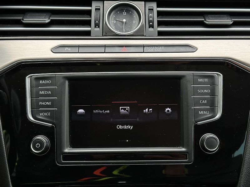 Volkswagen Passat 2.0TDi 4x4 DSG 190PS Kůže ACC - fotka 27 z 40