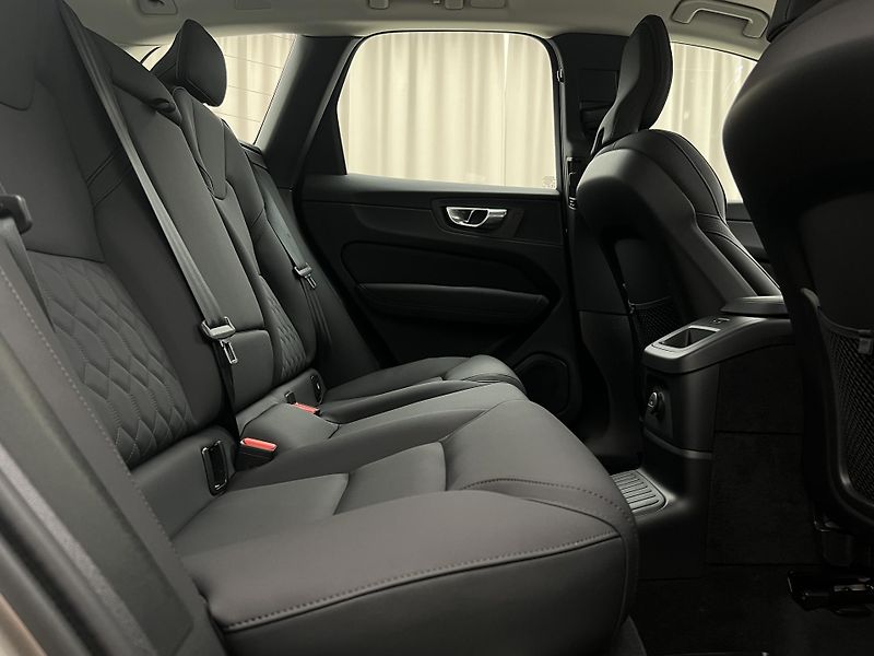 Volvo XC60 T6 AWD BRIGHT PLUS CZ 1.maj. - fotka 22 z 47
