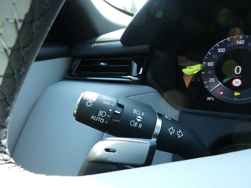 Land Rover Range Rover Velar 3,0 Dynamic SE D300 - fotka 21 z 40