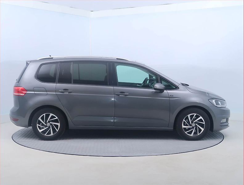 Volkswagen Touran (2018) 2.0 TDI, Automat, 7 míst - fotka 6 z 16