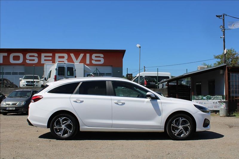 Hyundai i30 1,5 i  SMART, VÝHŘEVY, ČR - fotka 4 z 34